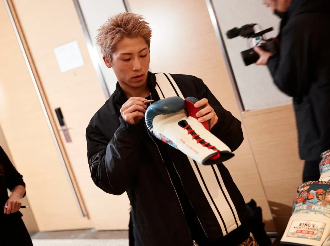 naoya-inoue-signs-gloves-media-day-1068x797.jpg_��ͼ��.jpg