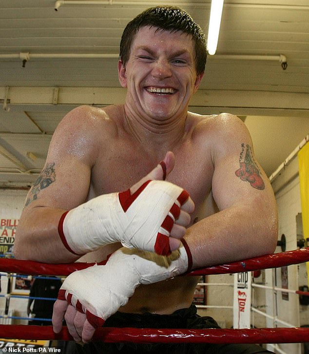 102146395-15664165-Ricky_Hatton_smiles_during_a_press_day_at_Bettabodies_Gym_in_.jpg