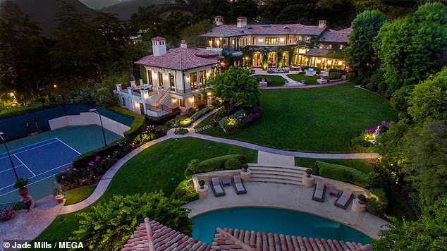 108762265-15854015-The_Leonards_live_in_a_sprawling_46_5_million_estate_in_the_P.jpg