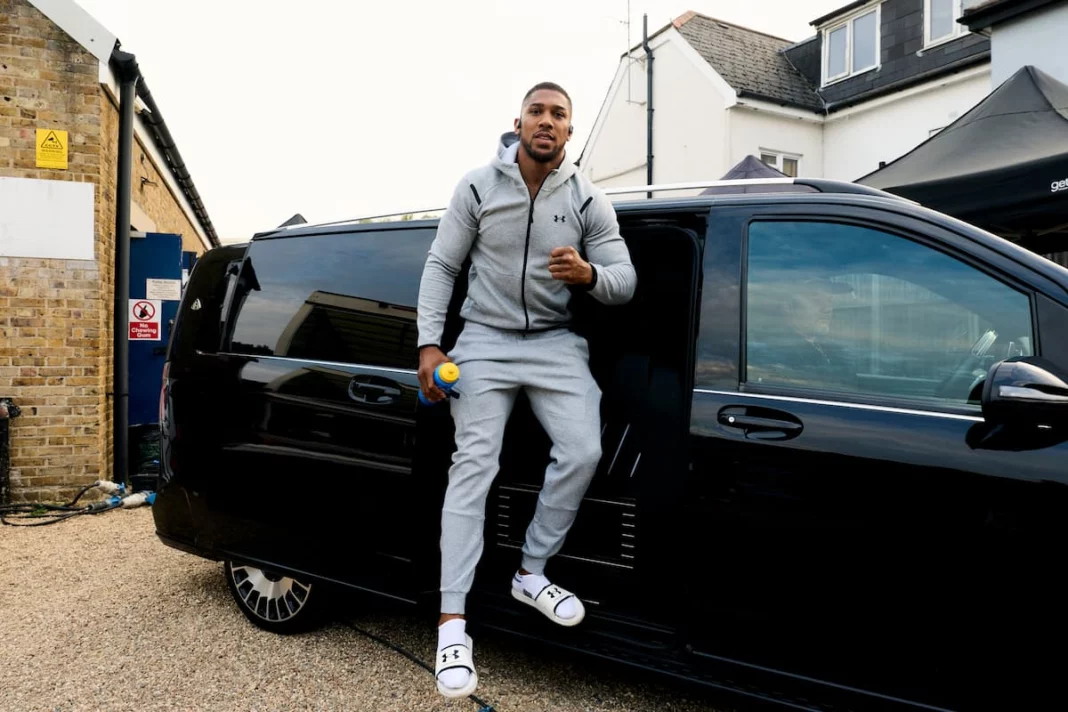 anthony-joshua-arrival-minibus-london-1068x712.jpg_��ͼ��.jpg